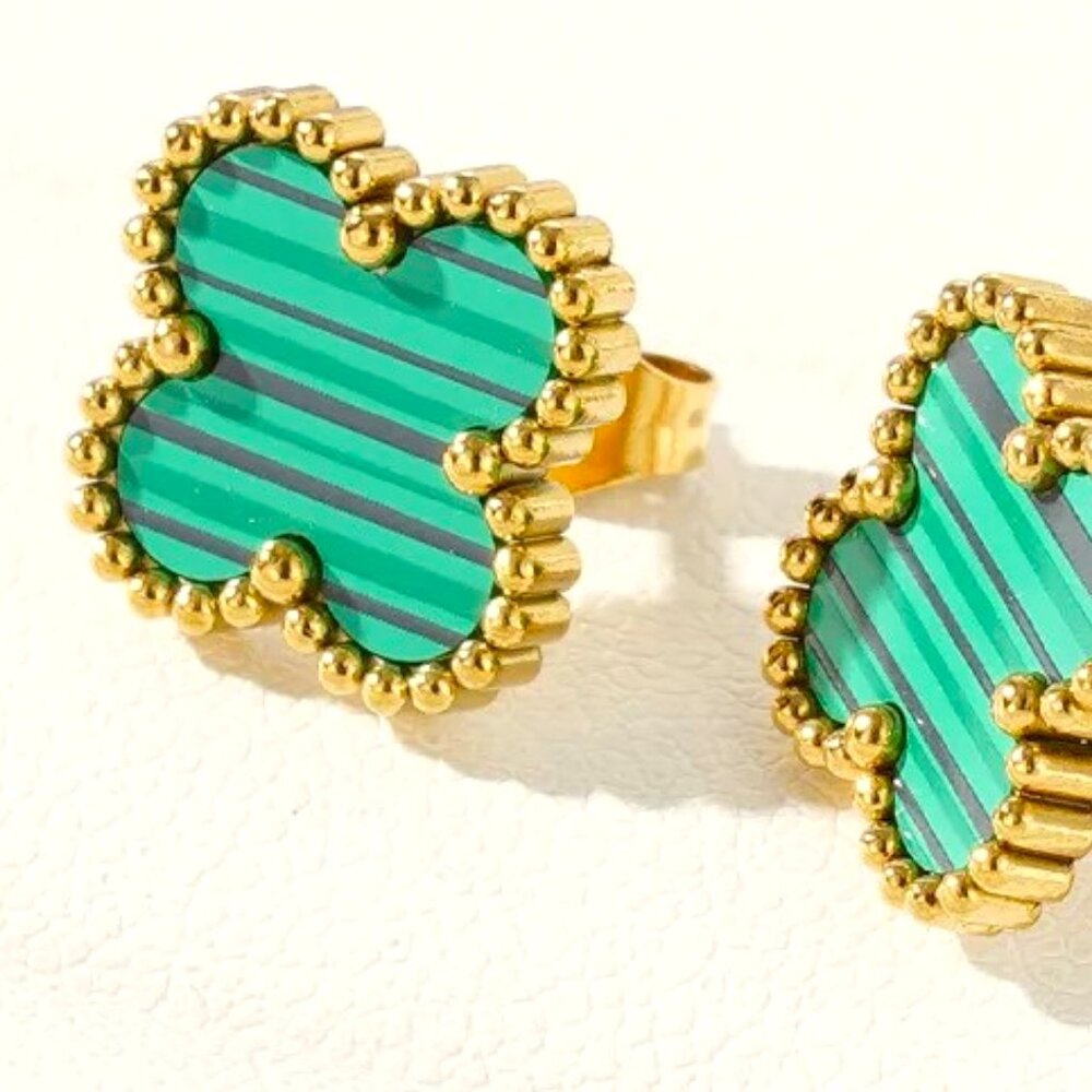 18K GOLD DIP QUATREFOIL EARRING HYPOALLERGENIC GREEN WITH STRIPES THROUGH IT